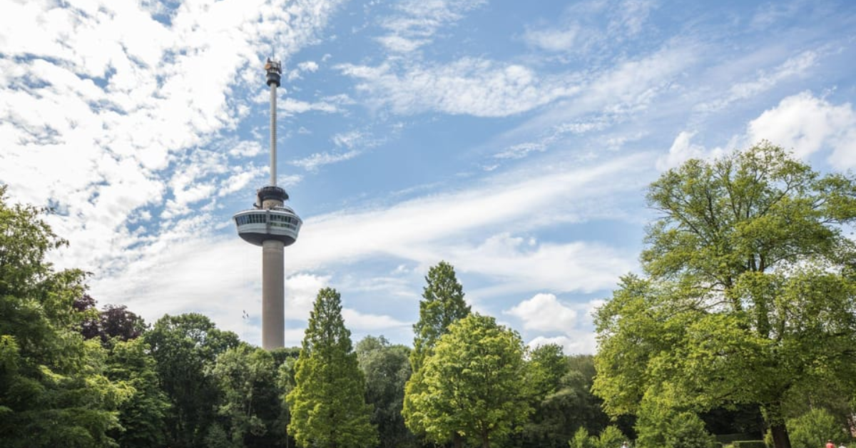 1. De Euromast: Uitzicht over de Rotterdamse Skyline 1. De Euromast: Uitzicht over de Rotterdamse Skyline